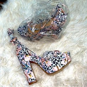 🔥Animal print Lace up platform heels 👠